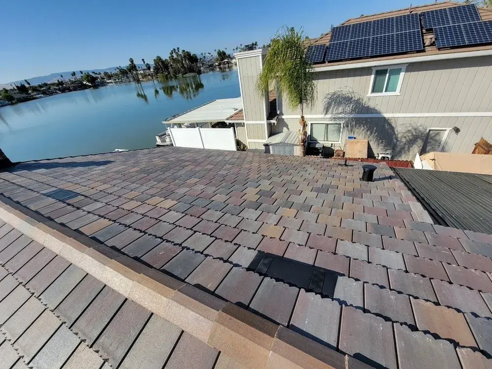 Tile roof with solar